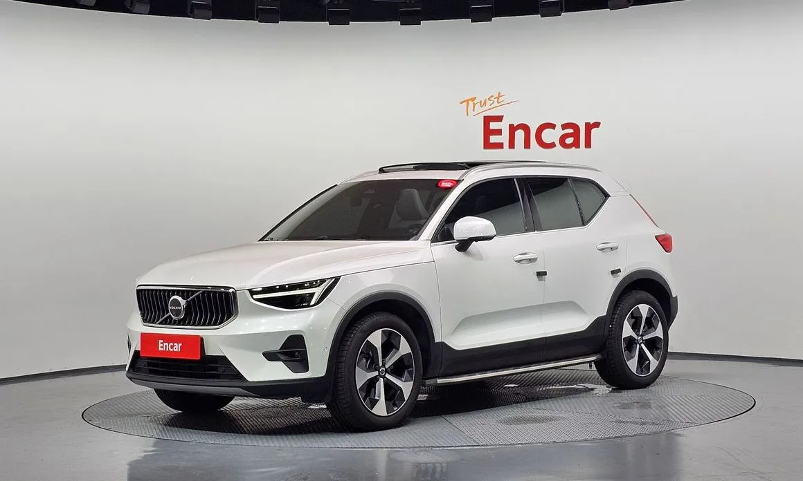 Volvo XC40 — фото 1