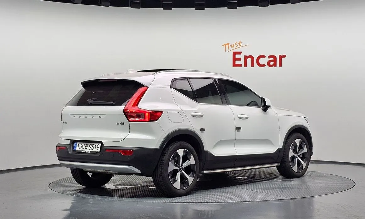Volvo XC40 — фото 6