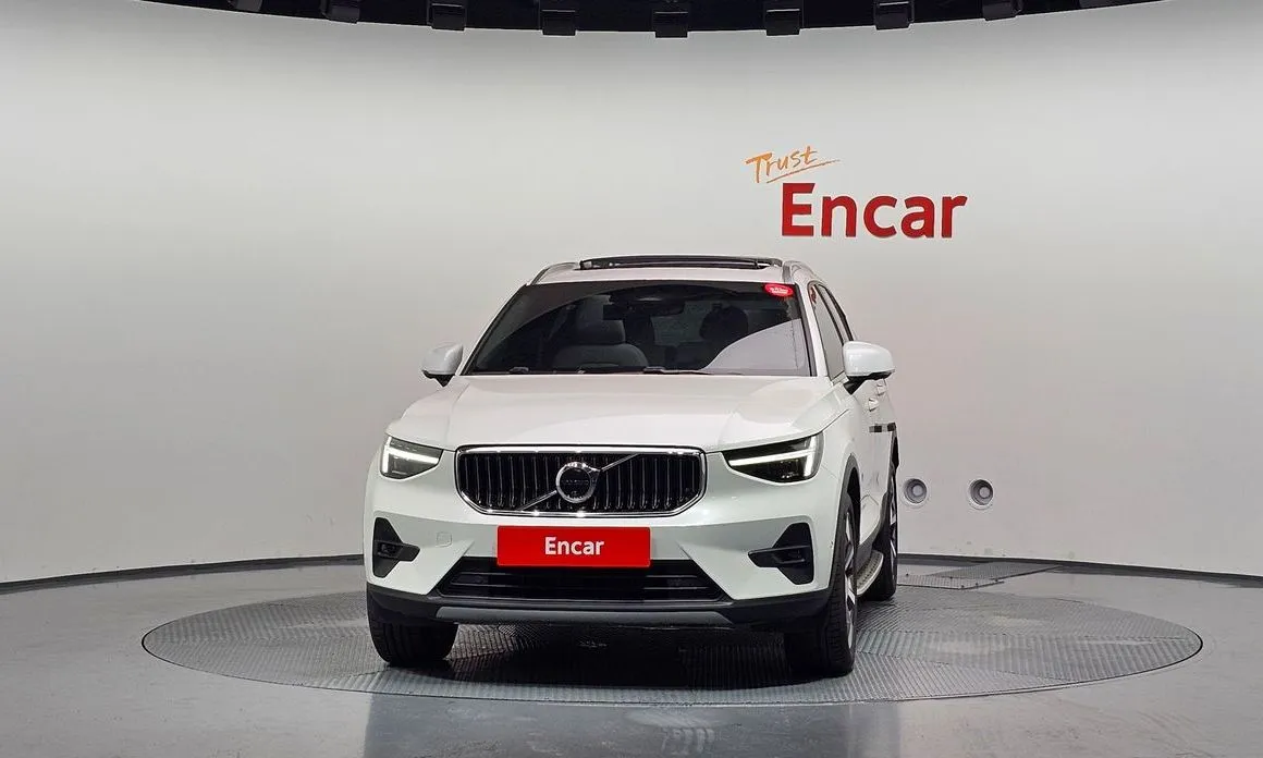 Volvo XC40 — фото 4