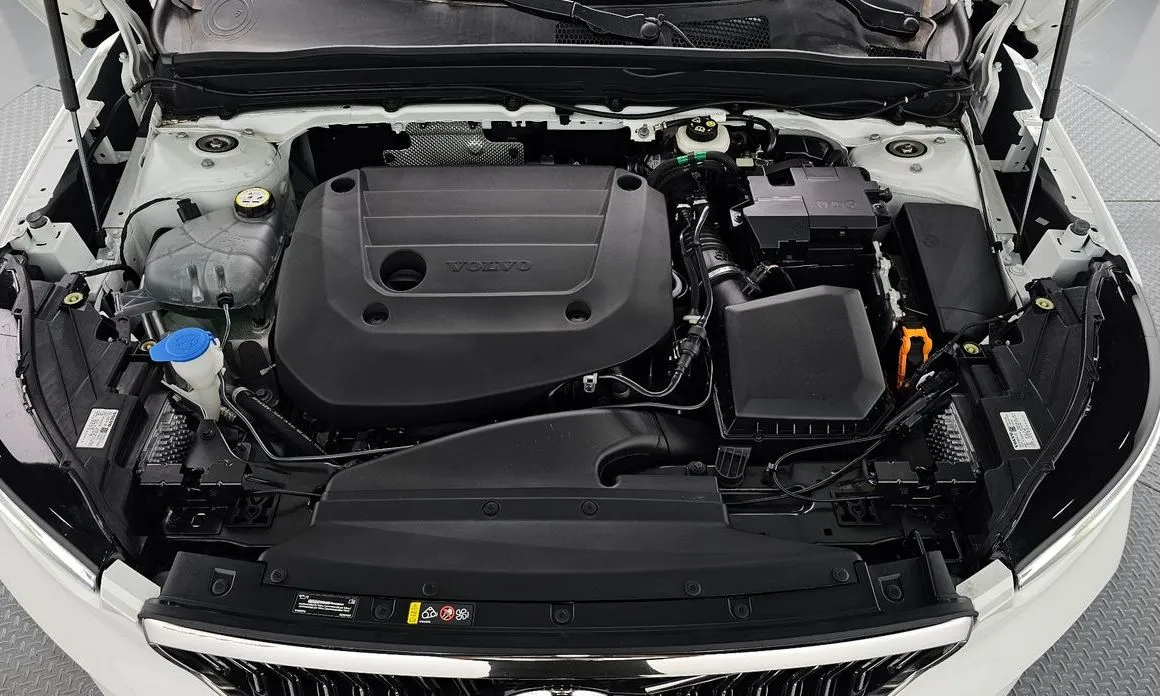 Volvo XC40 — фото 10
