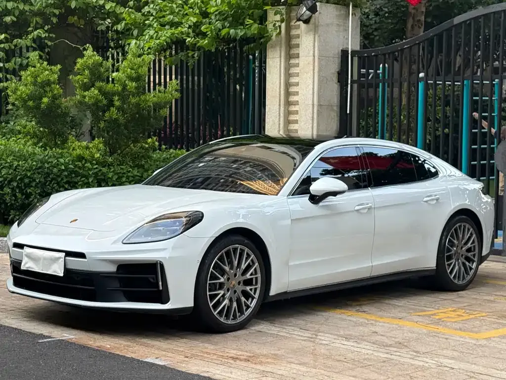 Porsche Panamera — фото 1