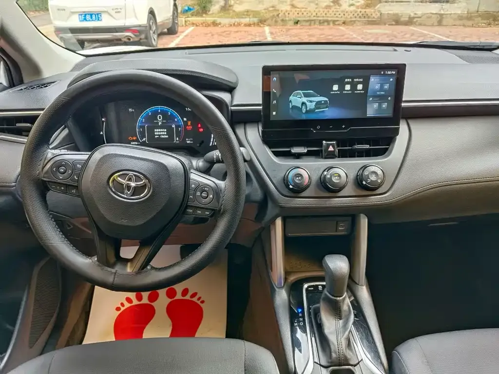 Toyota Corolla Cross — фото 9