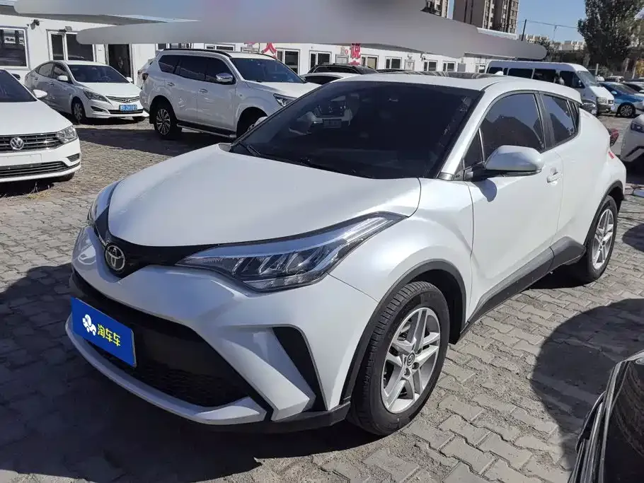 Toyota C-HR — фото 1