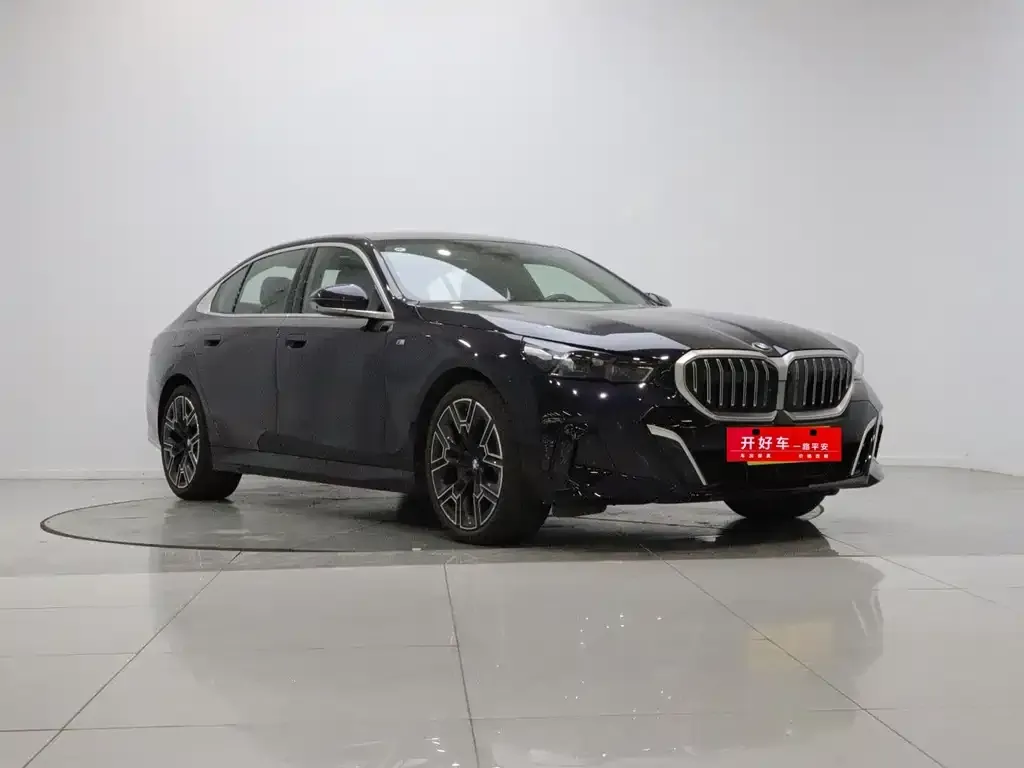 BMW 5 Series — фото 10