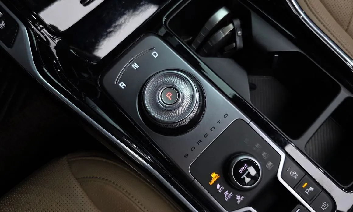 Kia Sorento — фото 8