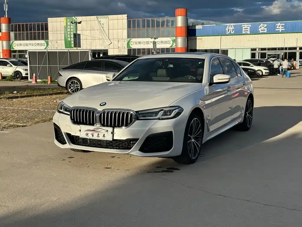 BMW 5 Series — фото 1