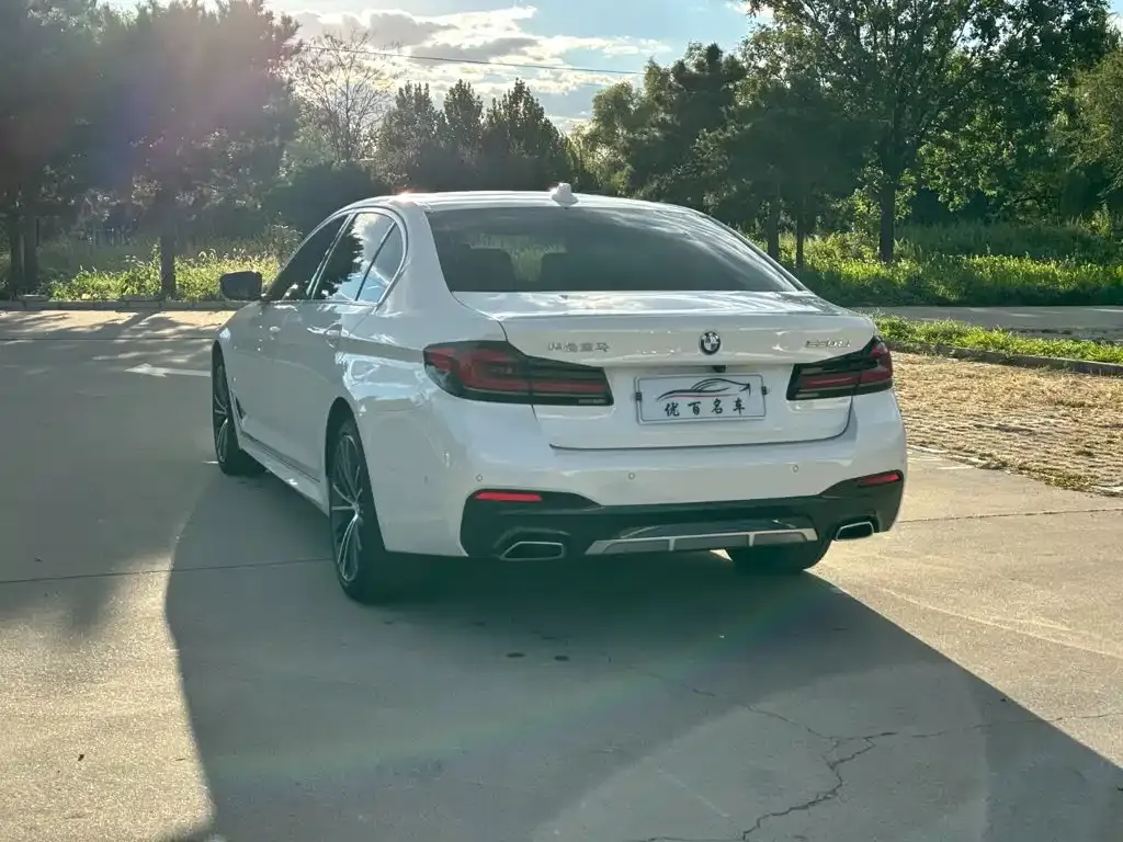 BMW 5 Series — фото 9