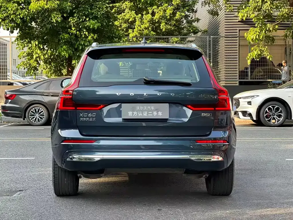 Volvo XC60 — фото 8