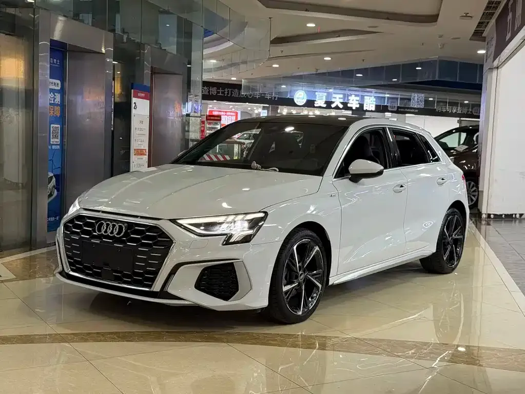 Audi A3 — фото 1