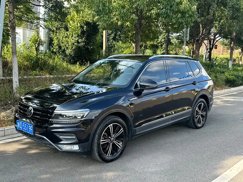 Volkswagen Tiguan L — фото 1