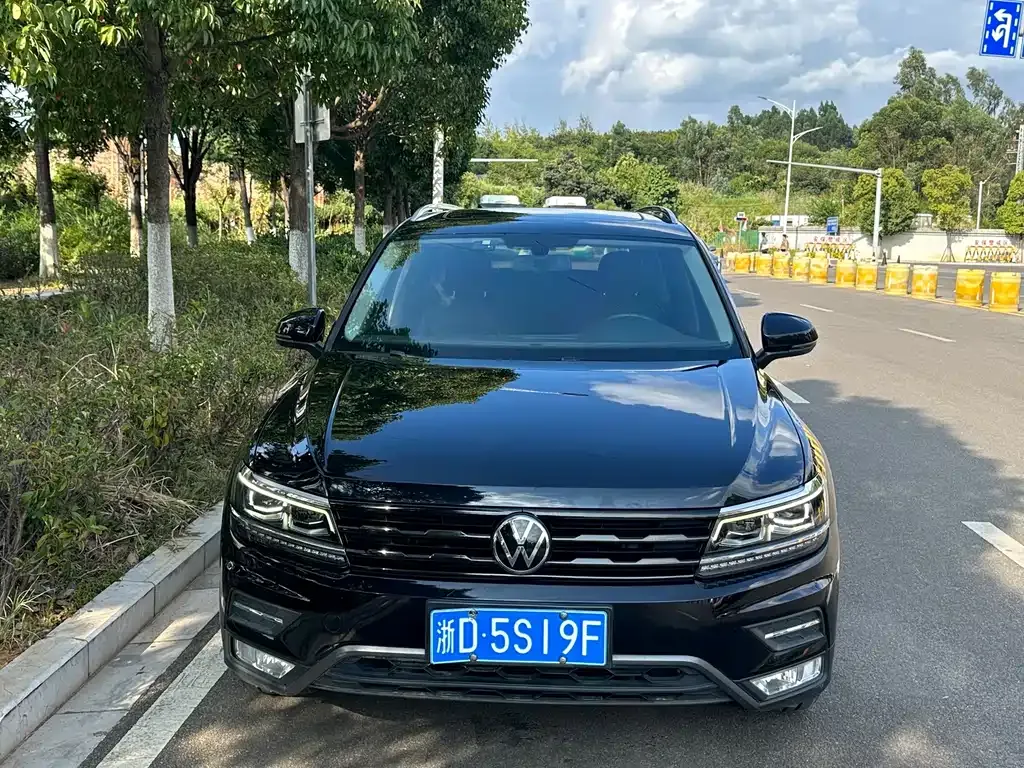 Volkswagen Tiguan L — фото 2