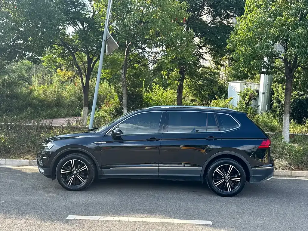 Volkswagen Tiguan L — фото 9