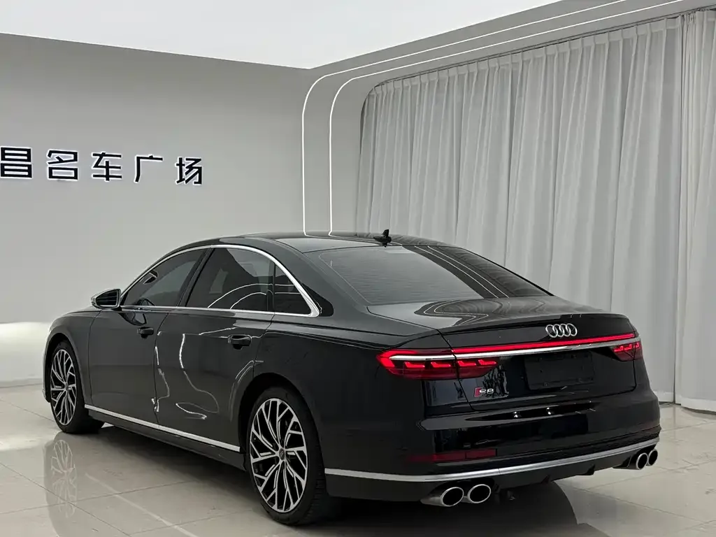 Audi S8 — фото 5