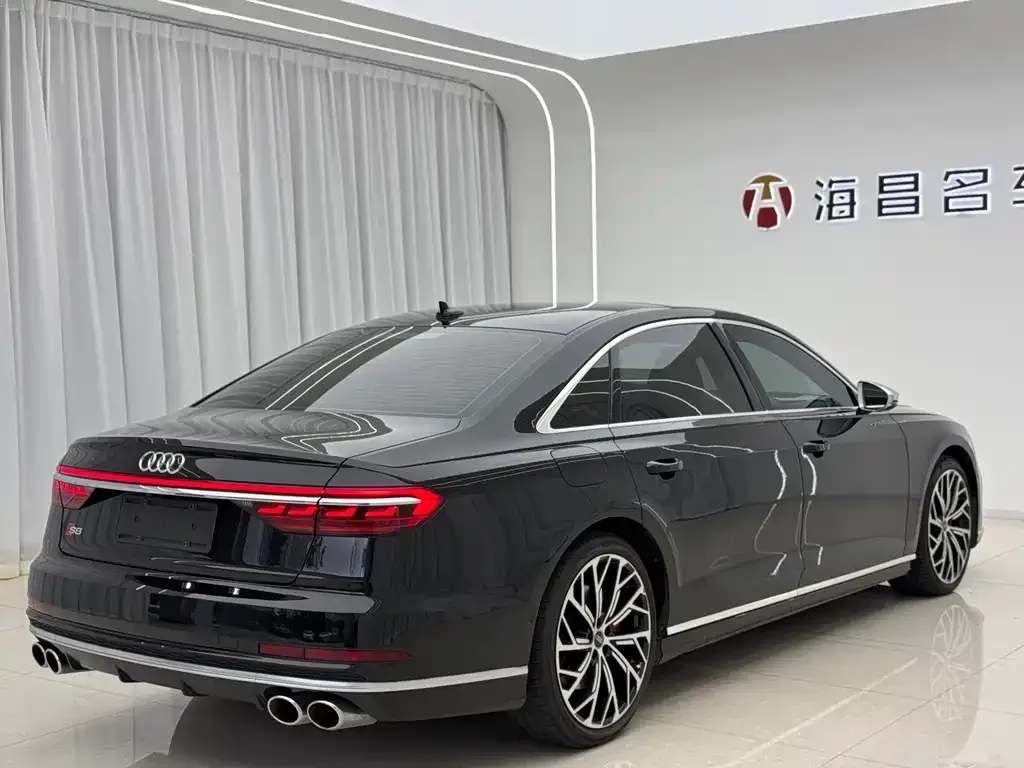 Audi S8 — фото 7