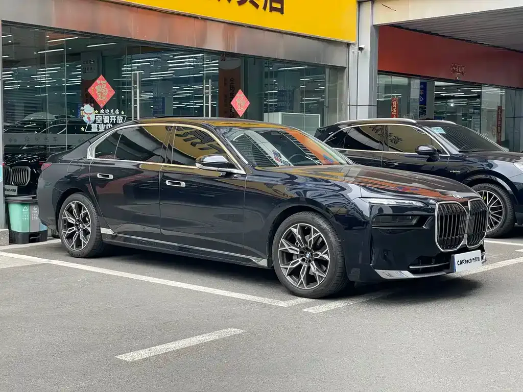 BMW 7 Series — фото 10