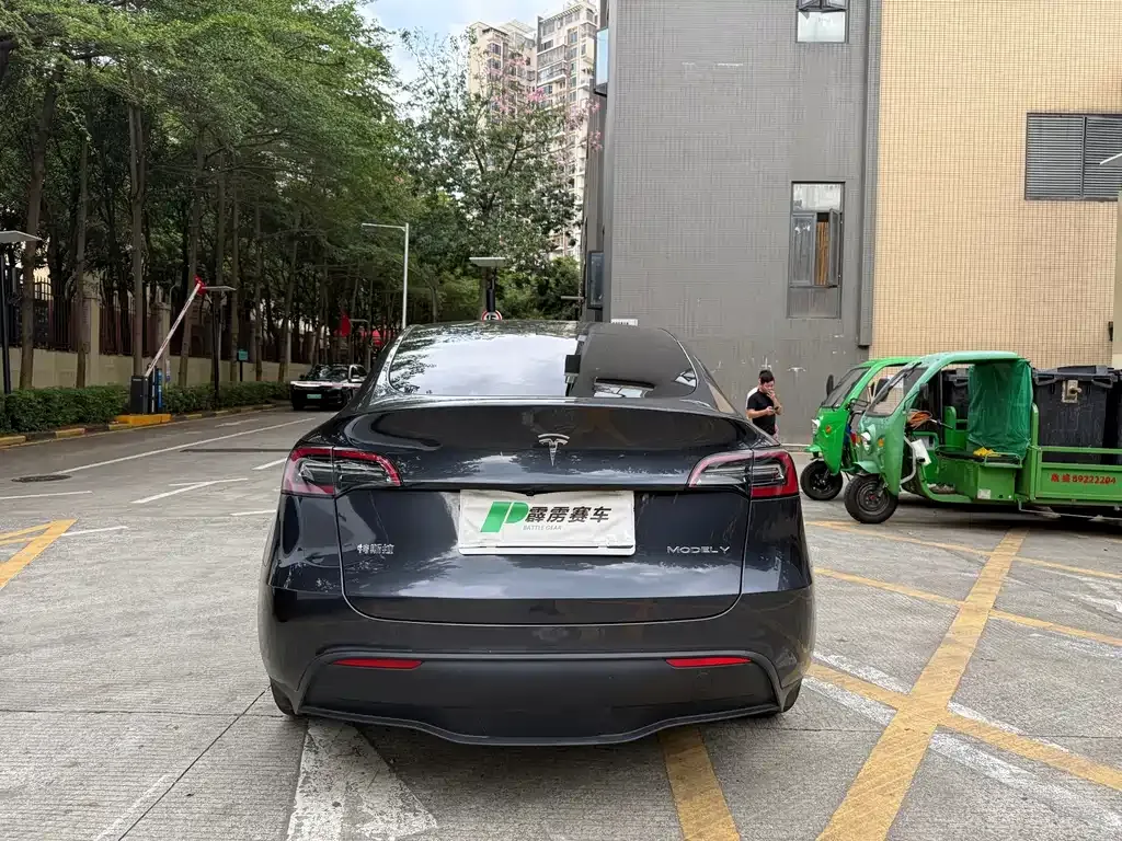 Tesla Model Y — фото 9