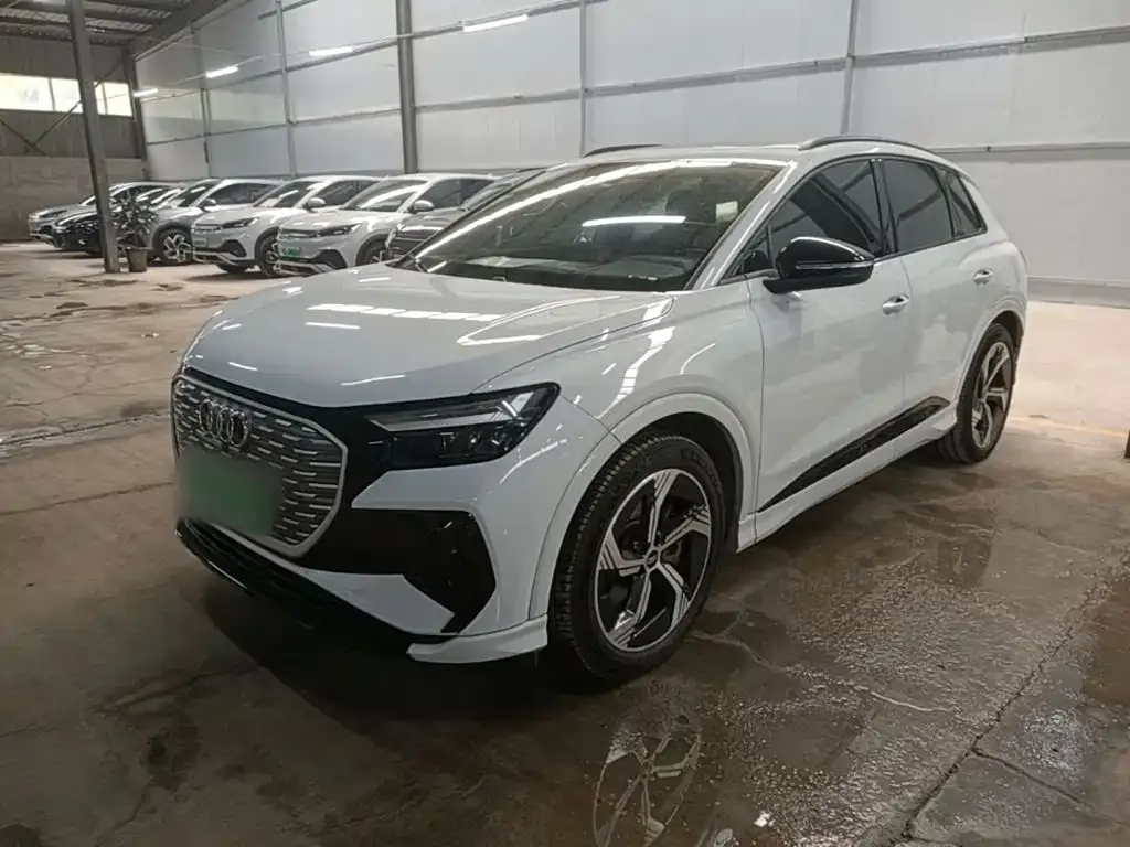 Audi Q4 e-tron — фото 1