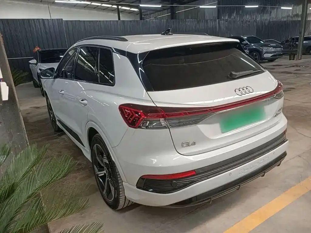 Audi Q4 e-tron — фото 2