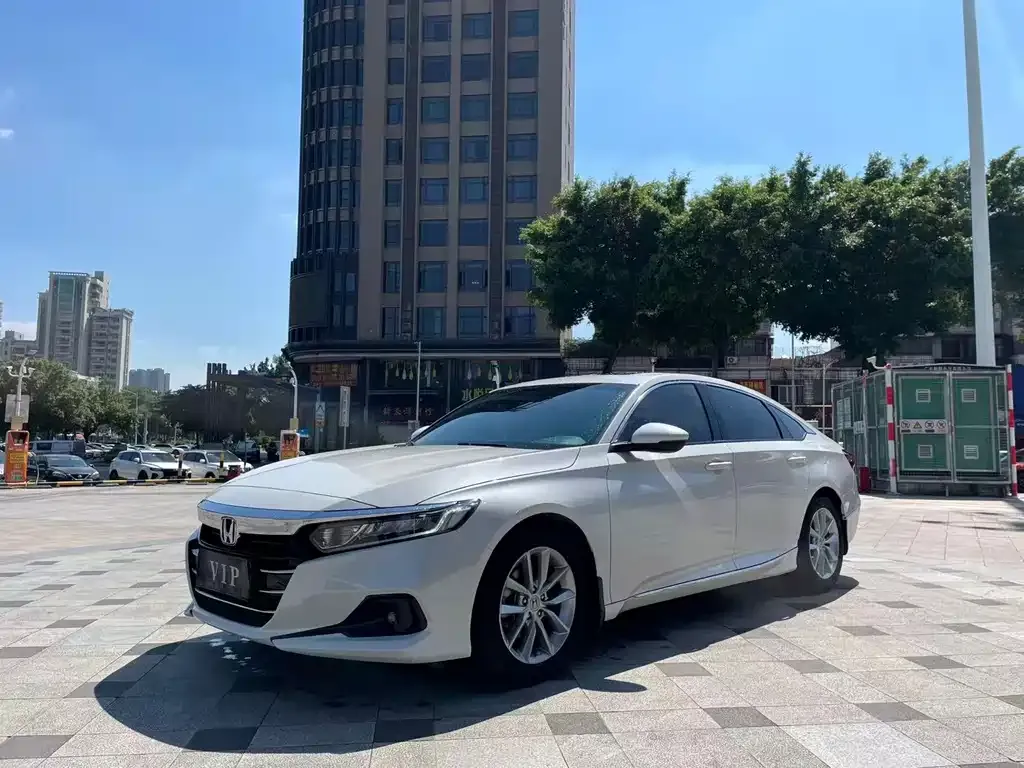 Honda Accord — фото 1