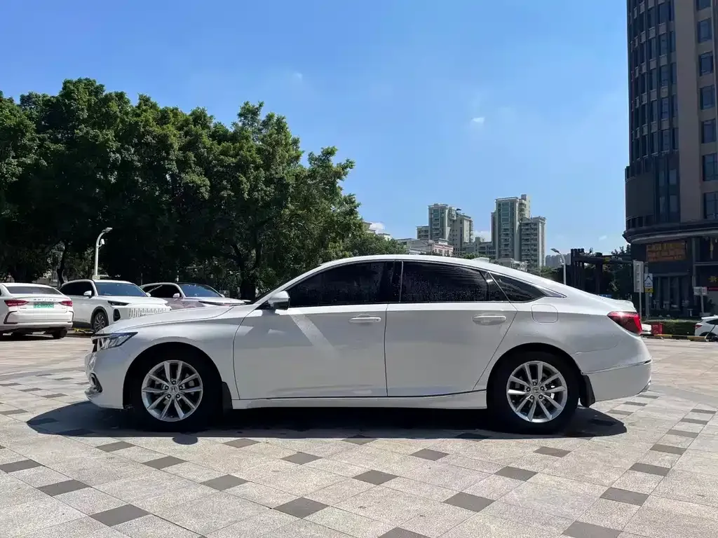Honda Accord — фото 10