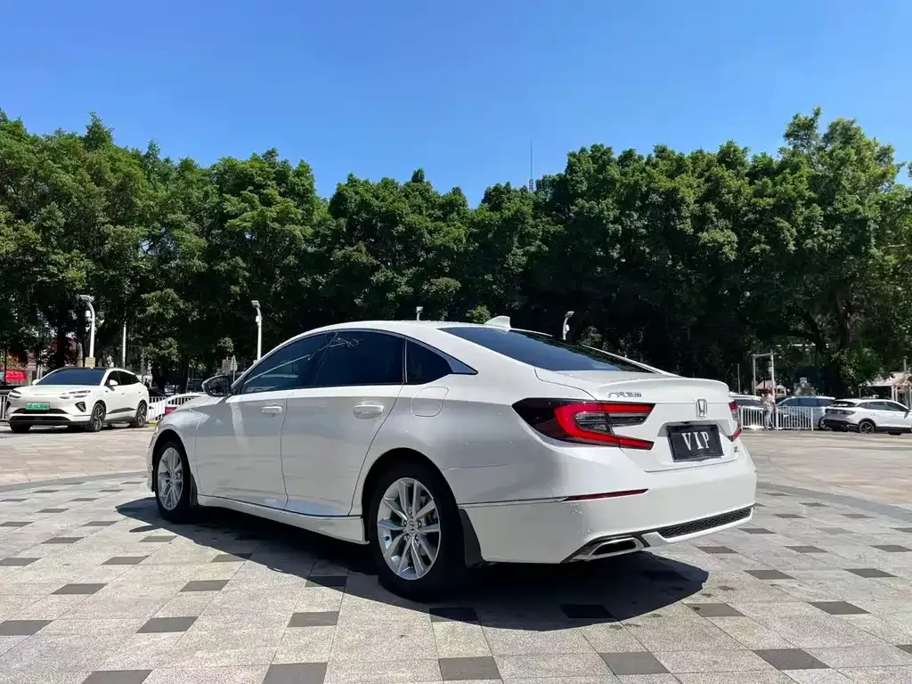 Honda Accord — фото 9