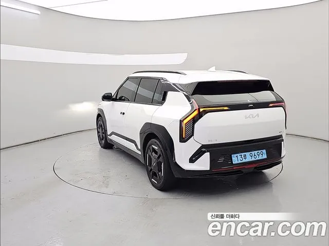 Kia EV3 — фото 8