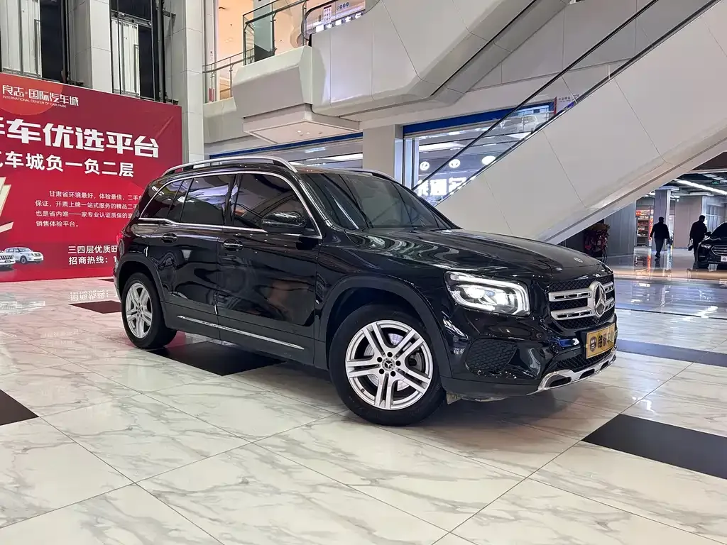 Mercedes-Benz GLB — фото 1