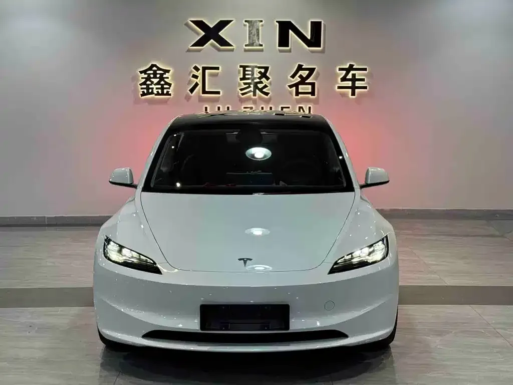 Tesla Model 3 — фото 1