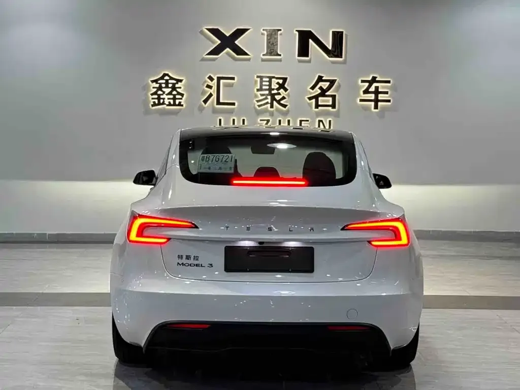 Tesla Model 3 — фото 10
