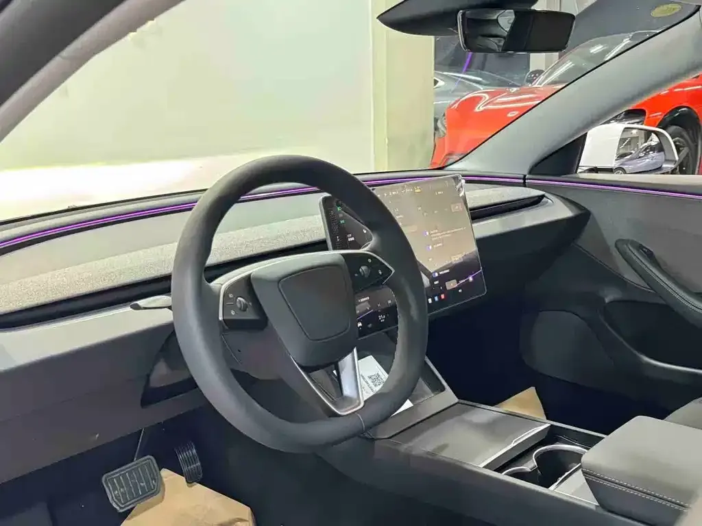 Tesla Model 3 — фото 3