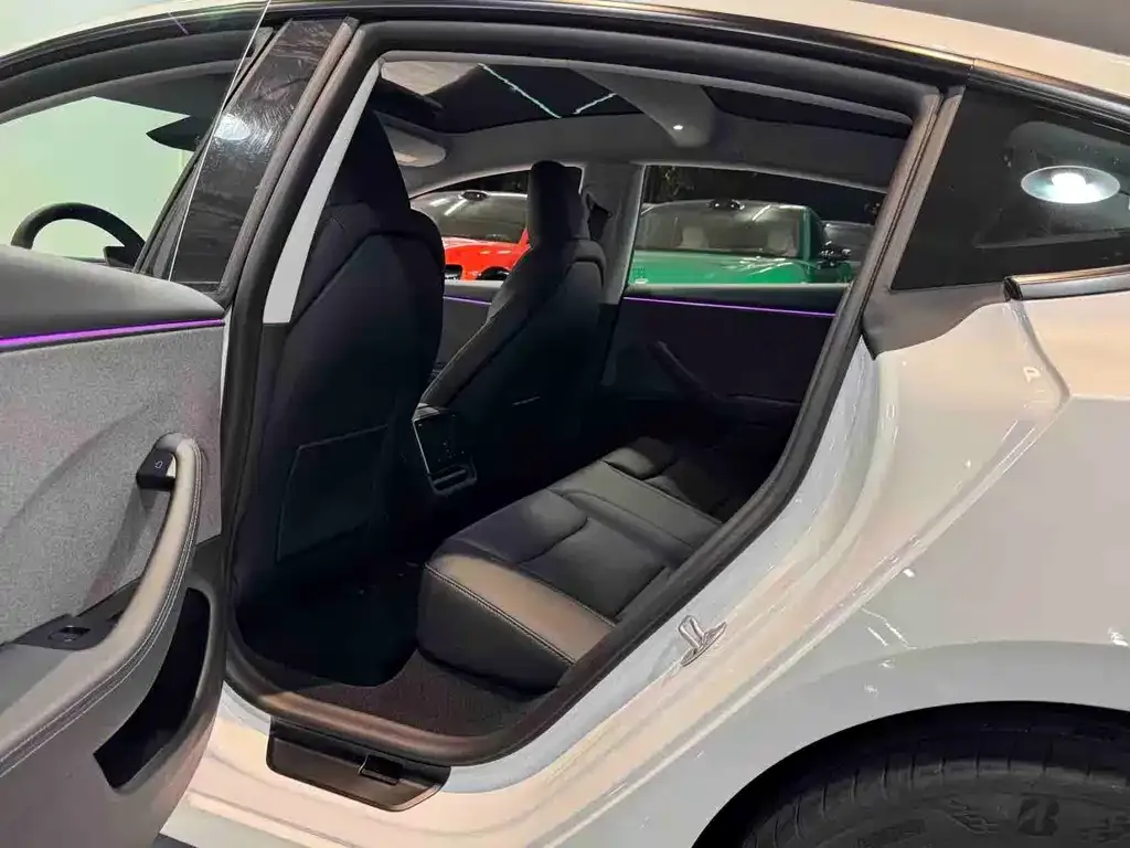 Tesla Model 3 — фото 4