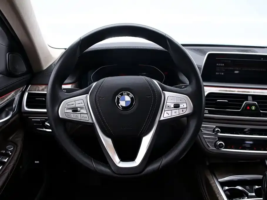 BMW 7 Series — фото 8