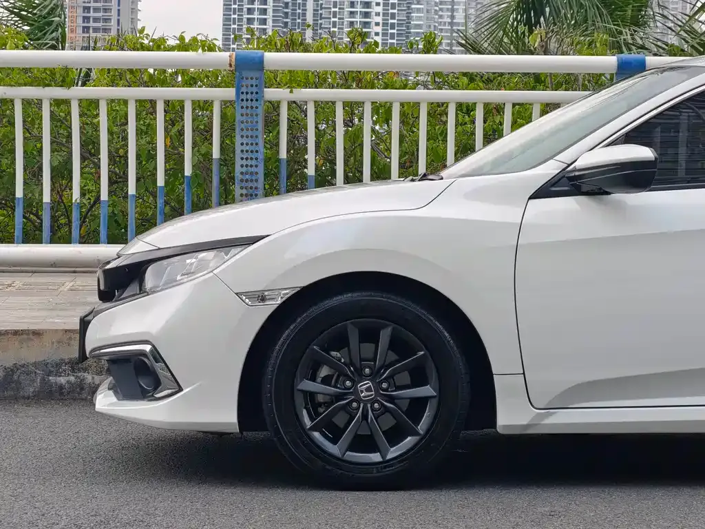 Honda Civic — фото 7