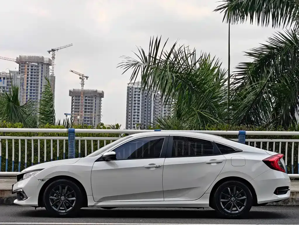 Honda Civic — фото 8
