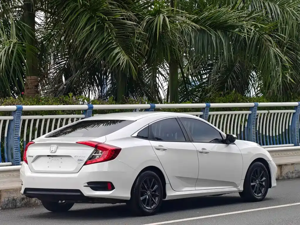 Honda Civic — фото 10