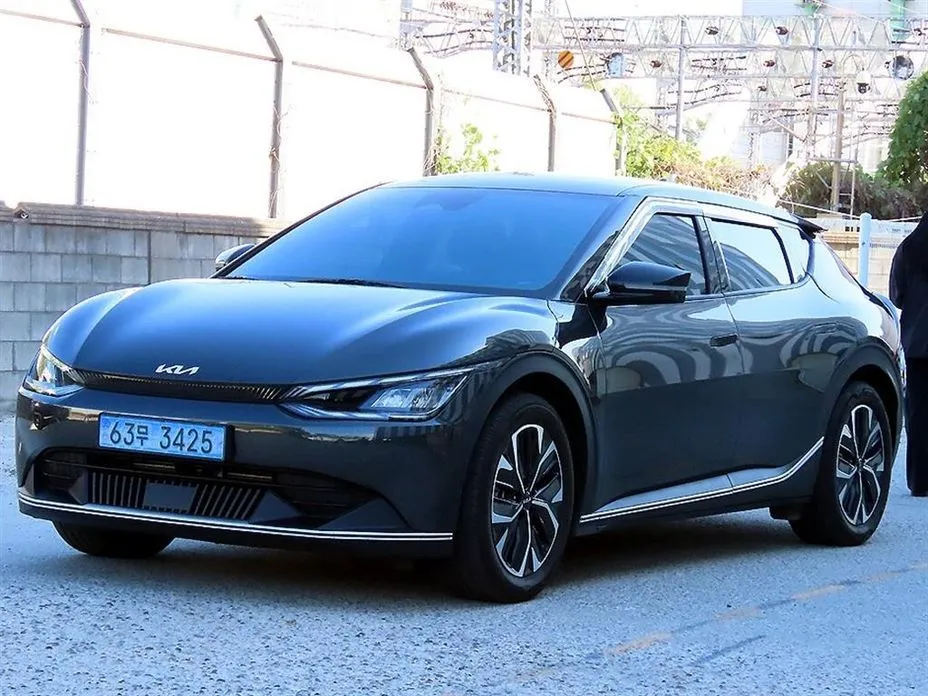 Kia EV6 — фото 1