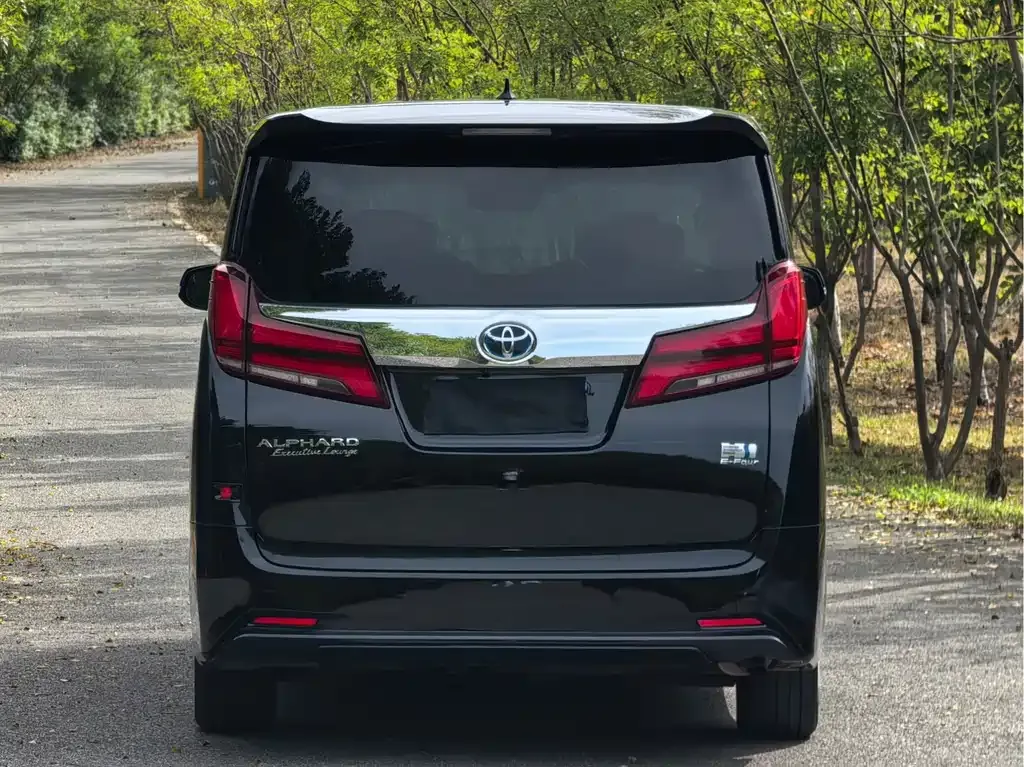 Toyota Alphard — фото 5