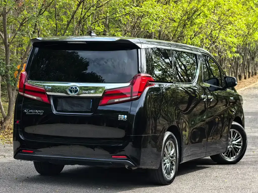 Toyota Alphard — фото 3
