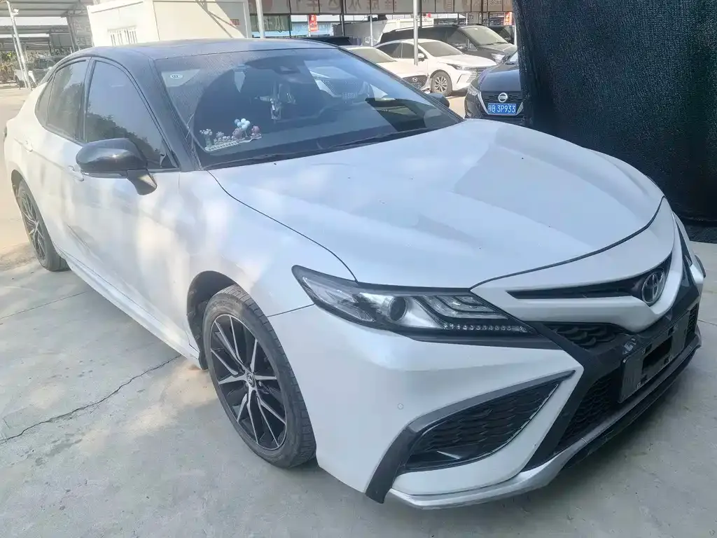 Toyota Camry — фото 9