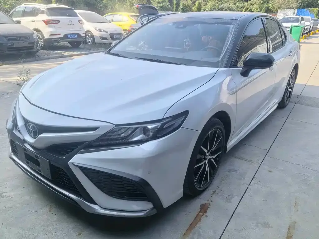 Toyota Camry — фото 3
