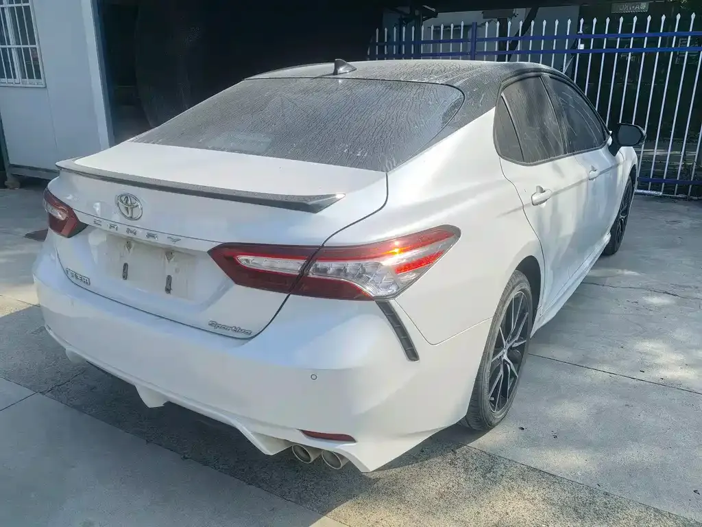 Toyota Camry — фото 7