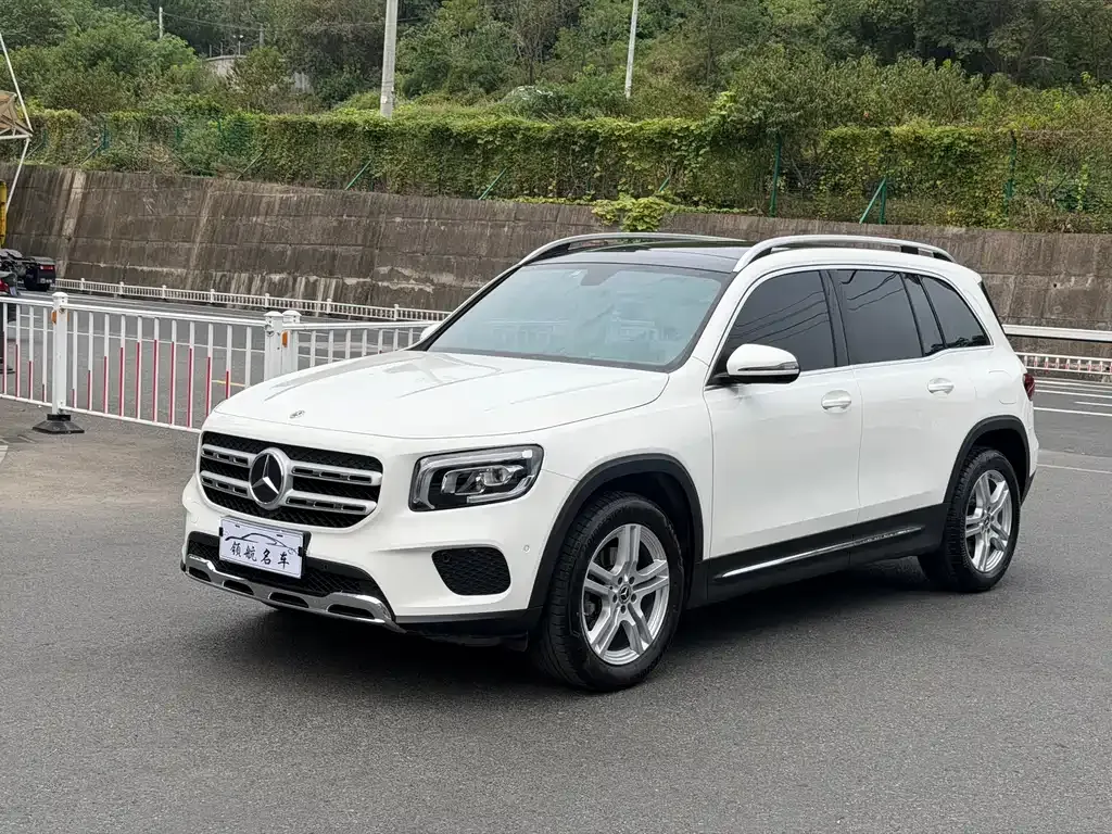 Mercedes-Benz GLB — фото 1