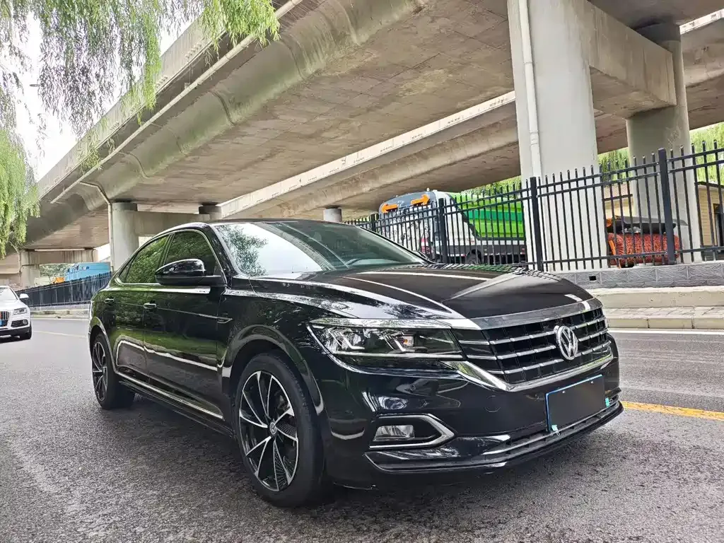Volkswagen Passat — фото 6