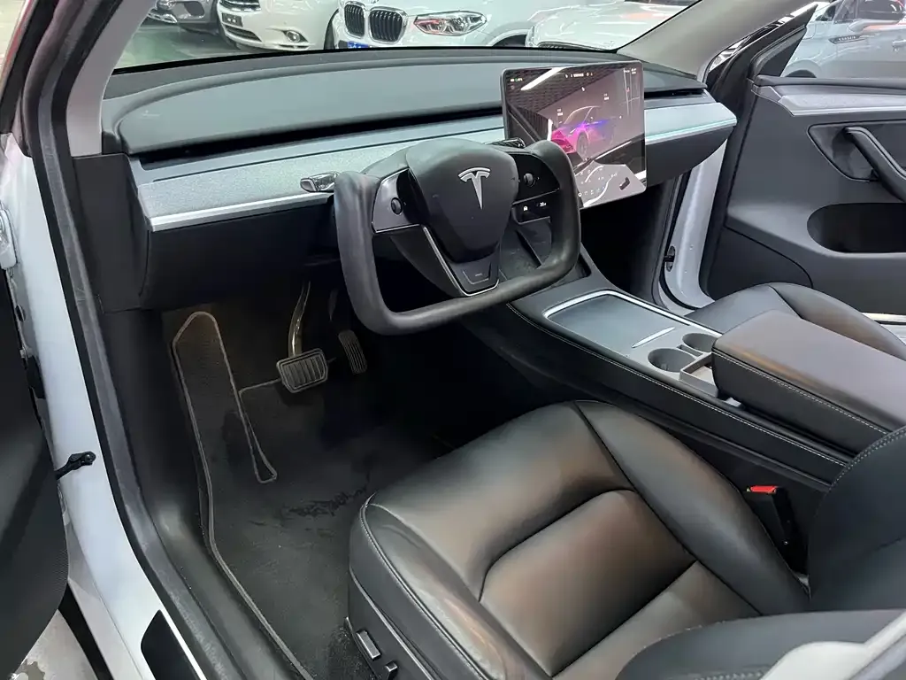 Tesla Model Y — фото 2