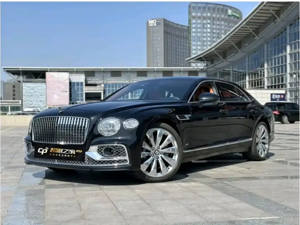 Bentley Flying Spur — фото 1