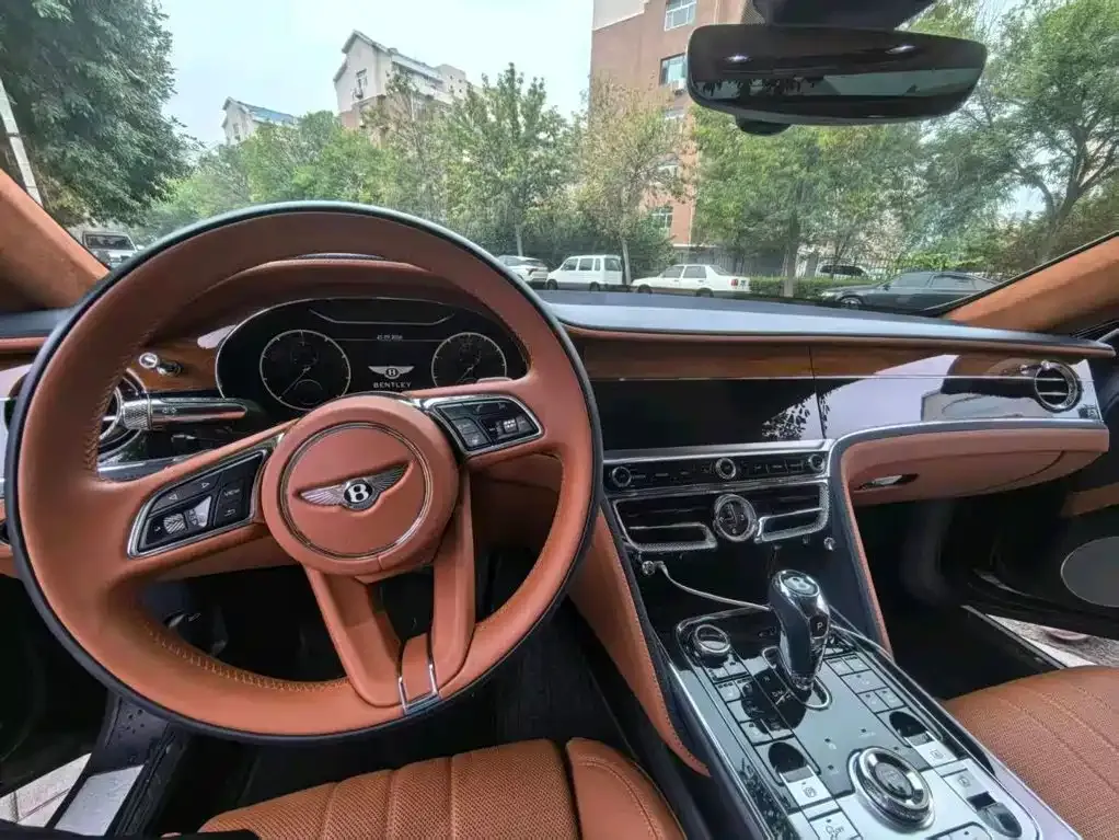 Bentley Flying Spur — фото 4