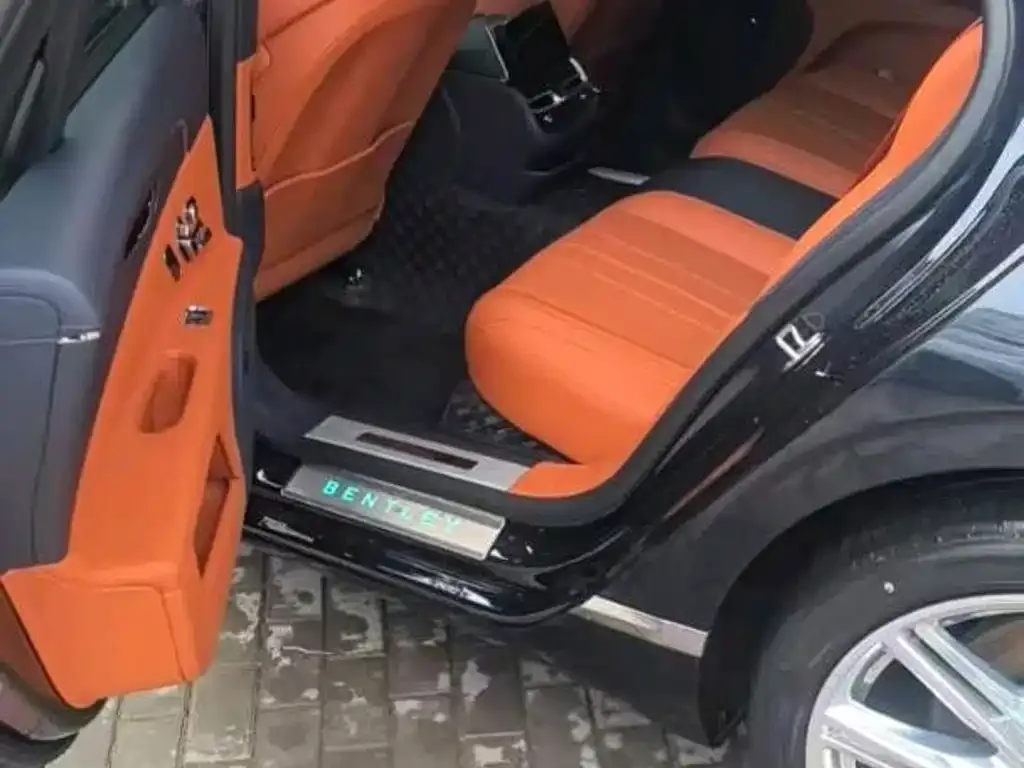 Bentley Flying Spur — фото 2