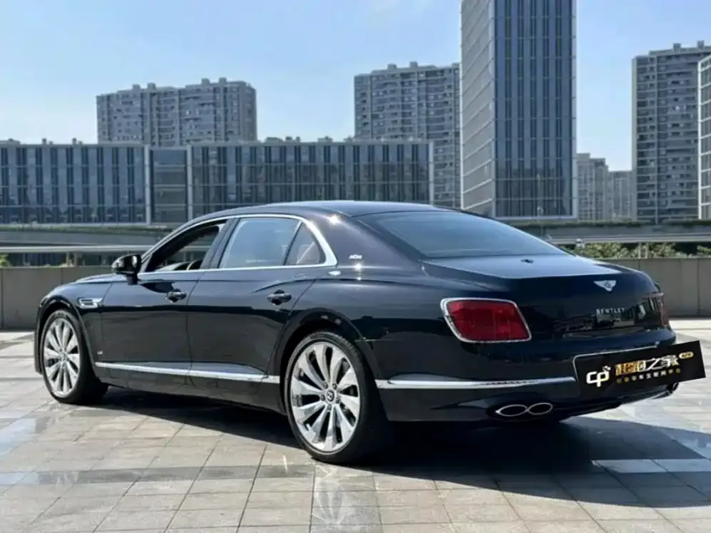 Bentley Flying Spur — фото 3