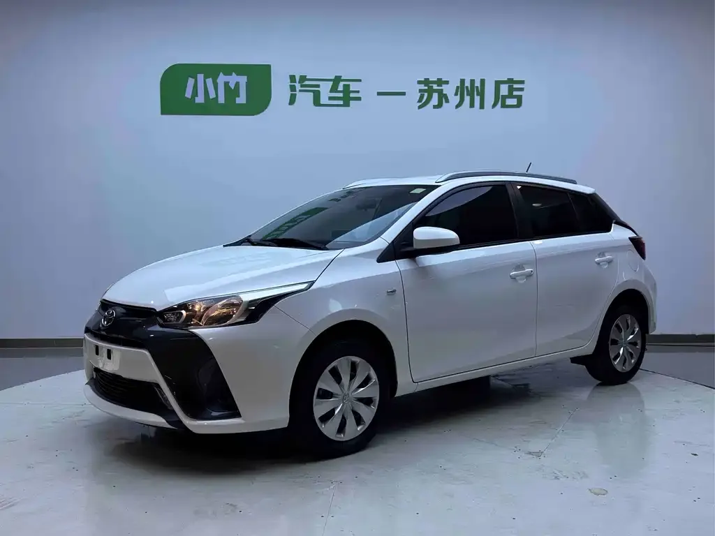 Toyota Yaris L — фото 1