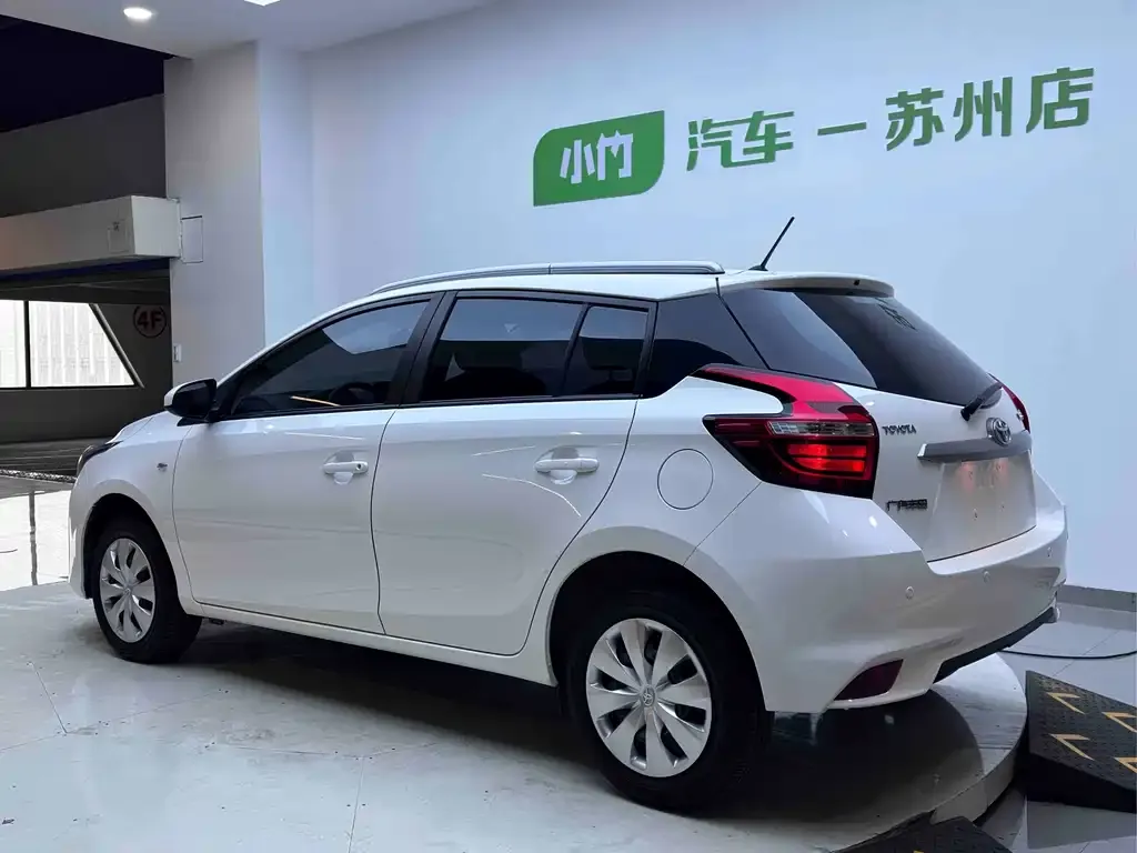 Toyota Yaris L — фото 9